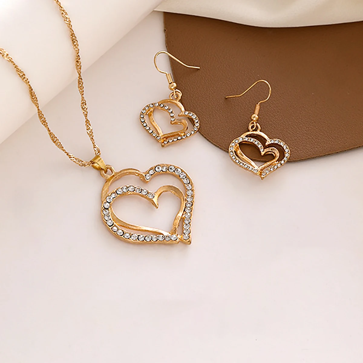 Sparkling Rhinestone Double-layer Hollow Heart-shaped Pendant Necklace Women\'s Temperament  Versatile Jewelry Set