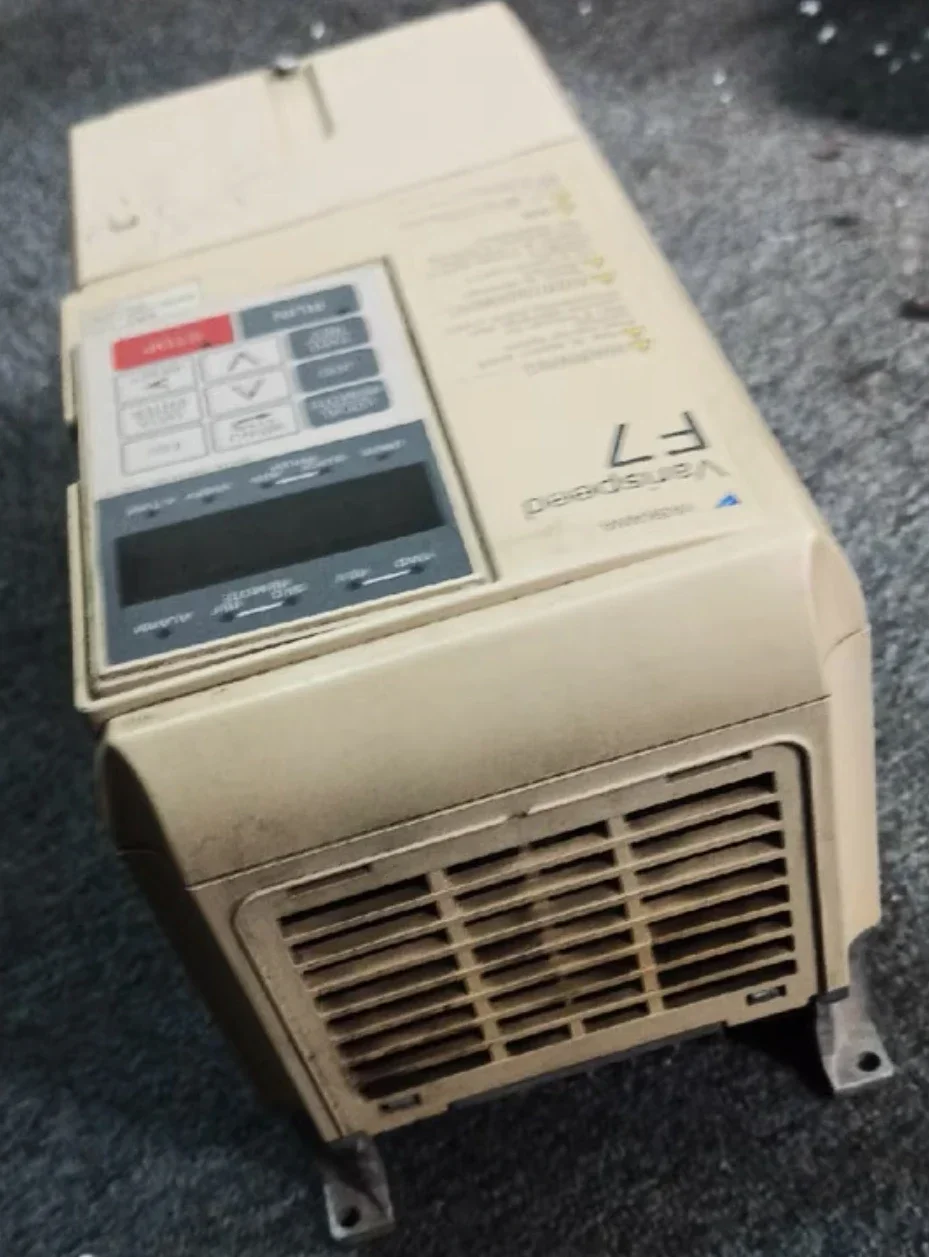 Used F7 series 1.5 kw 380V converter, CIMR-F7A41P5, function package