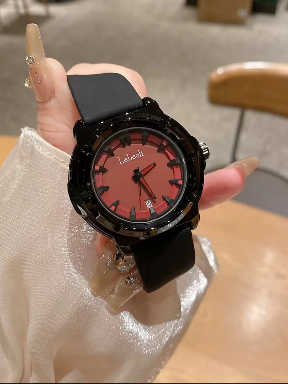 

Large dialcool and versatile silicone strapcasual quartz watch for men and women, high-quality luxury watch, women's accessories