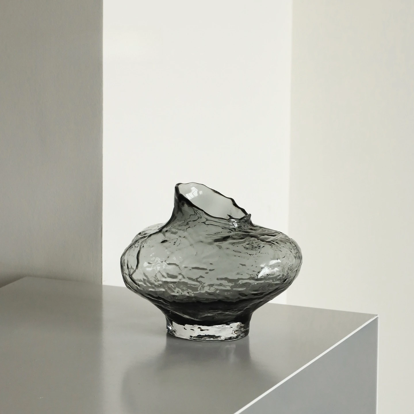Irregular glacier glass vase, Nordic light luxury art hydroponics, living room ornament