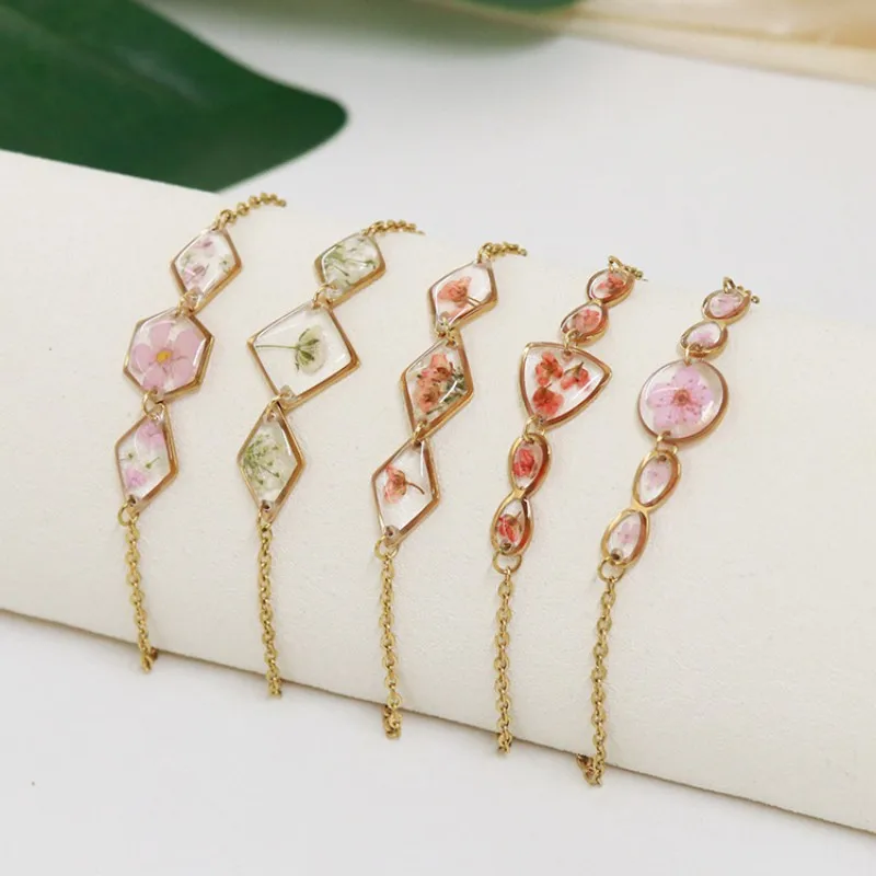 

Unique Pressed Flower Charm Bracelets For Women Handmaking Epoxy Resin Dried Flower Bracelets Cute Floral Chain Bracelets 2025
