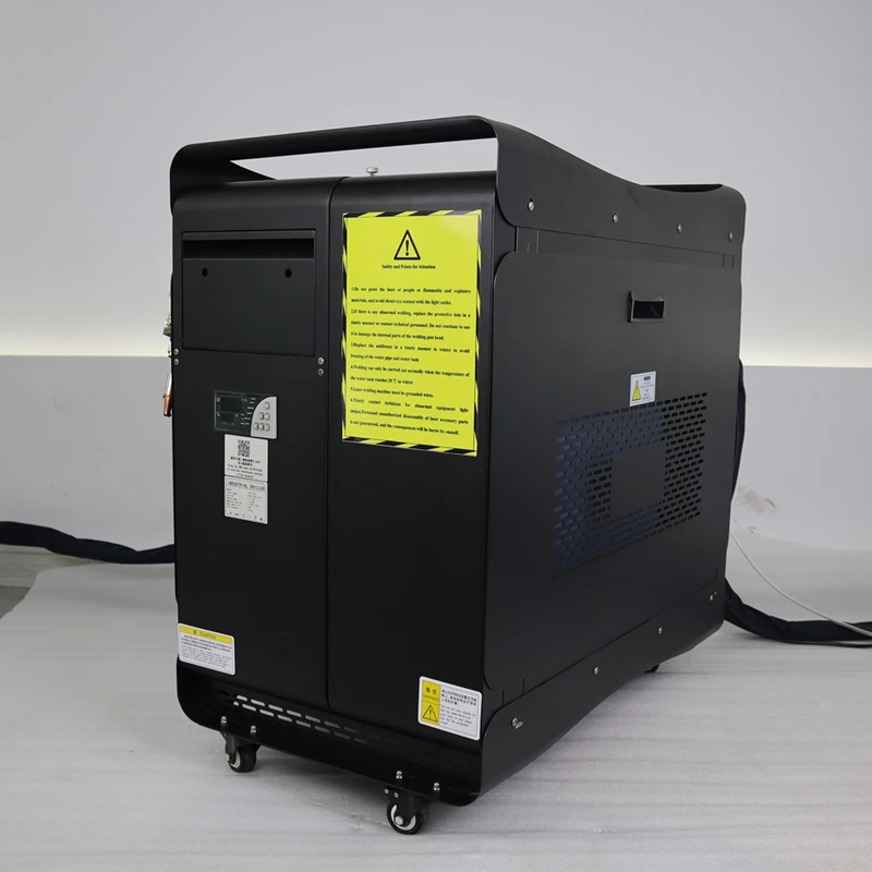 Macchina per la rimozione della ruggine per la pulizia laser a fibra 3000W per metallo Pulitore raffreddato ad acqua continua Rus Strumenti per la rimozione di strati di ossidazione