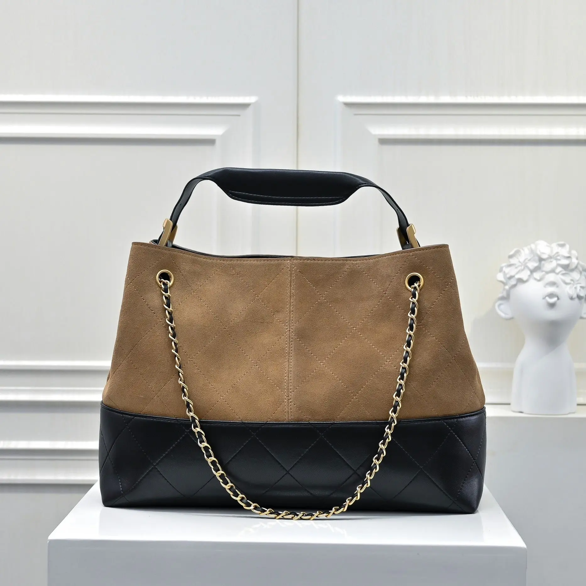 

Brown & Black Quilted Suede-Leather Tote Bag with Gold-Tone Chain, Retro Luxury Handbag for Daily Use & Shopping