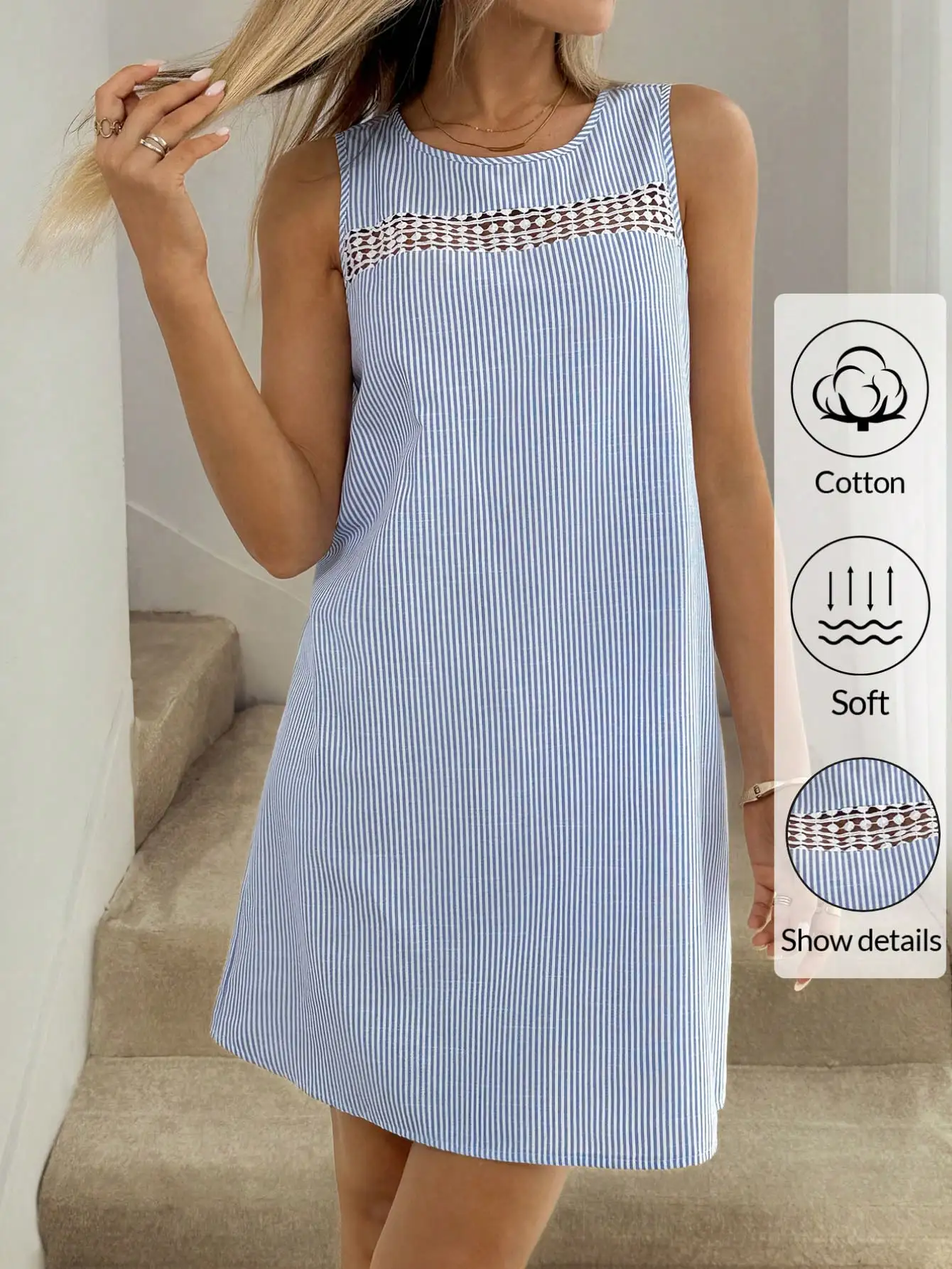 

Светло-голубое и белое полосатое платье А-силуэта без рукавов с кружевной отделкой для летнего отдыха в стиле бохо