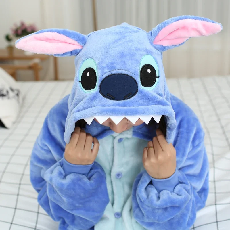 QQ8 Kigurumi Stitch การ์ตูนชุดนอน Onesies สําหรับผู้ใหญ่ผู้หญิงผู้ชายสัตว์ชุดนอน Jumpsuits คริสต์มาสฮาโลวีนคอสเพลย์ปาร์ตี้ 5Lk¥