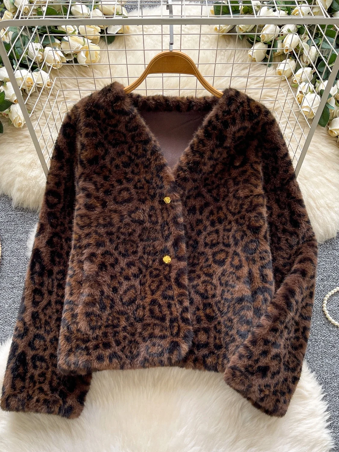 

Leopard Print Fur Jaet Women's ort Svel V-Ne Long Sve Winter Faionable Versatile Casual Top
