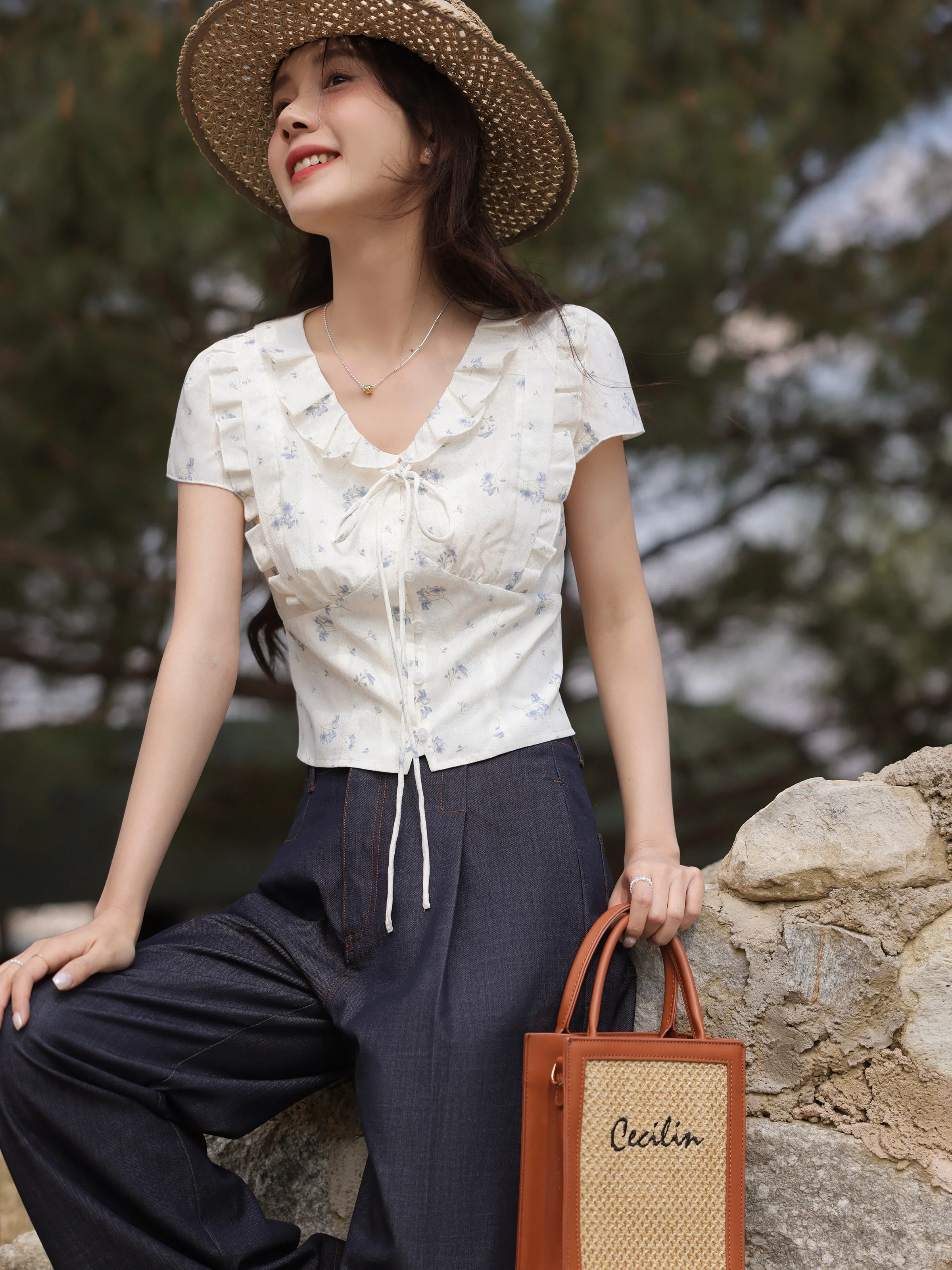 Women Sweet Ruffled Floral Short Sleeve Blouse Summer Cropped Shirt Cute Fitted Vintage Top with Lace Detail and Youthful Design