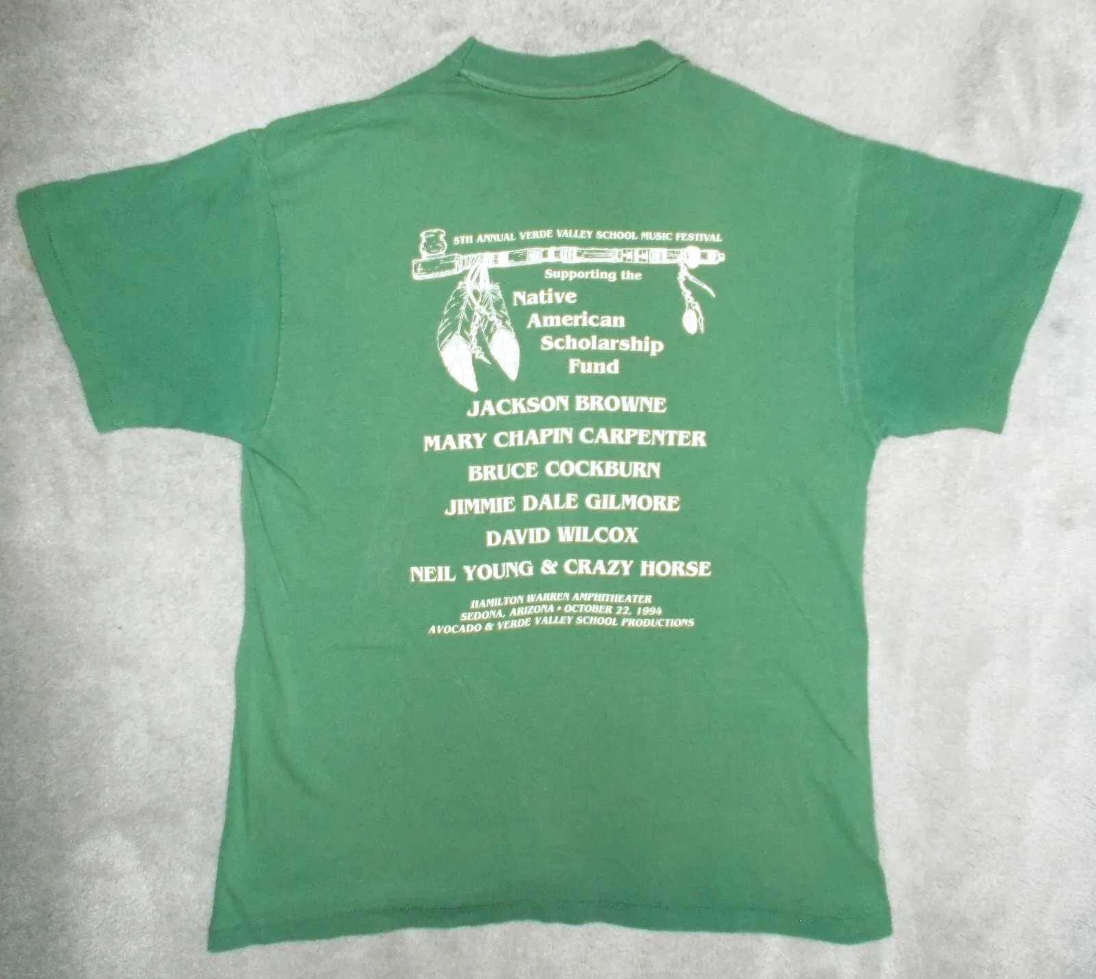 Футболка VERDE VALLEY SCHOOL MUSIC FESTIVAL 1994 года Sedona NEIL YOUNG JACKSON BROWNE Футболка VERDE VALLEY SCHOOL MUSIC FESTIVAL 1994 года Sedona NEIL YOUNG JACKSON BROWNE