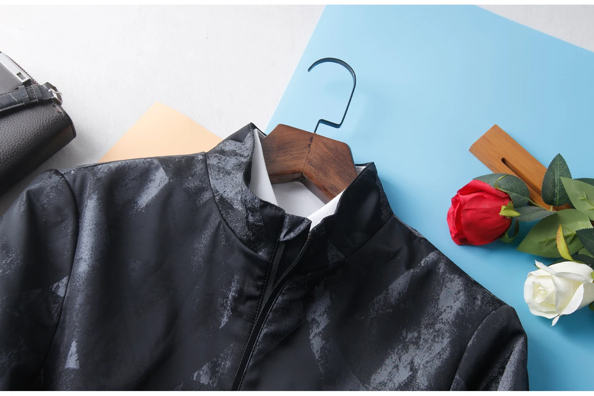 

Spring Thin Jaet Coat Men's Camouflage Stand Collar Faion Casual Youth Dry Fit Zipper Sve Long ort Sle Elastic Hem