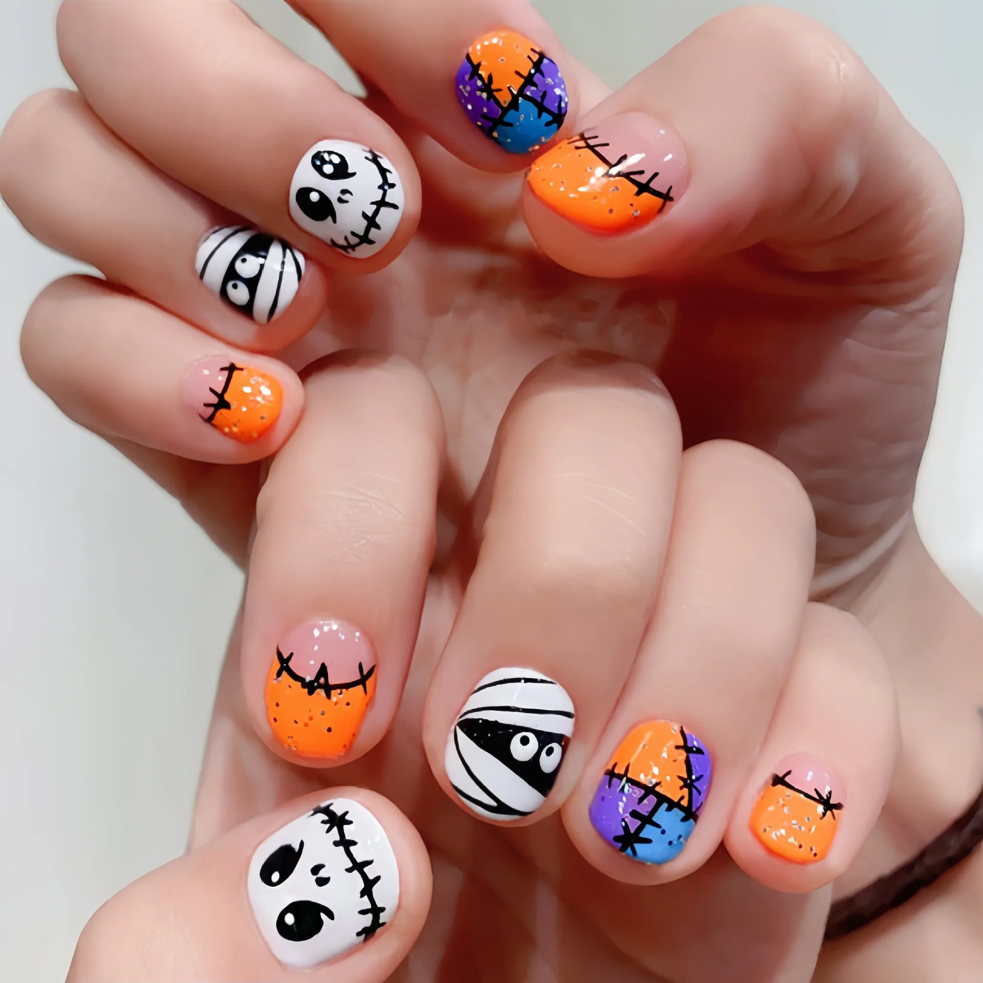 

24PCS European and American Halloween Nail Patch Orange Mummy Terrifying and Terrifying Halloween Night Removable Fake Nails