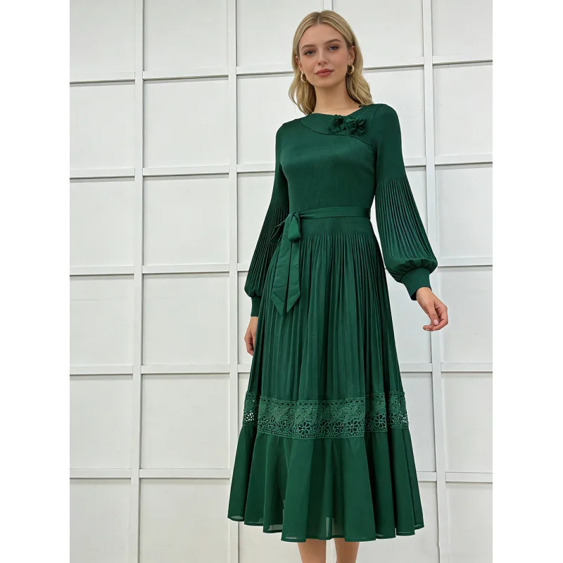 Abito con giunture sulle maniche a lanterna con cinturino a vita alta Miyake 2025 Nuovo abito a pieghe decorativo con fiori tridimensionali in pizzo