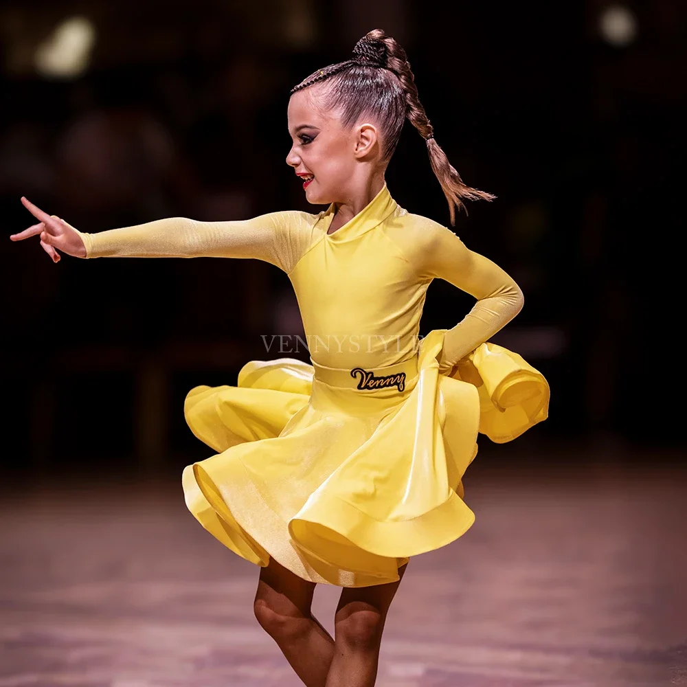 ชุดเต้นลาตินสไตล์เวนนี่สำหรับผู้หญิง ชุดบอลรูมสำหรับการแข่งขันระดับมืออาชีพ ผ้ากำมะหยี่ทรงบอลกาวน์ 3 มิติ สีเหลืองสดใส ชุดแสดงบนเวที ชุดฝึกซ้อม