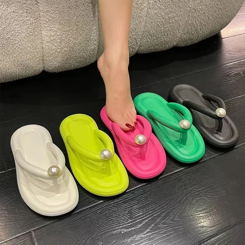 2025 New Flip-flops Women Wear Fashion Pearl Ins Thick Bottom Non-slip Beach Flip-flops