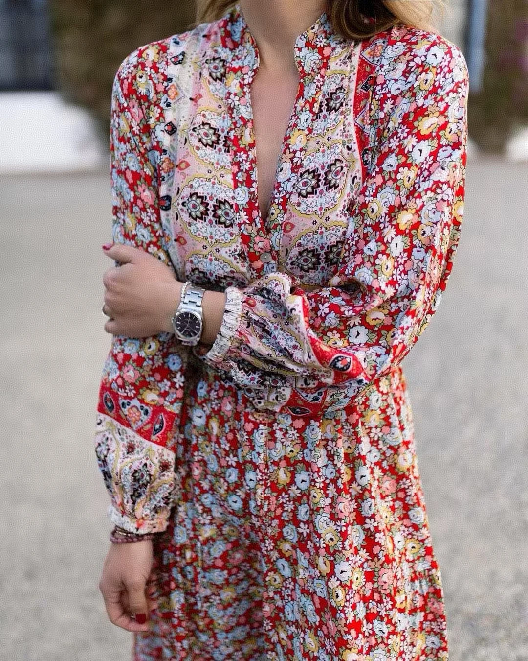 

Платье средней длины с талией, стиль пуловера, богемный принт, платье с короткими рукавами и цветочным принтом.