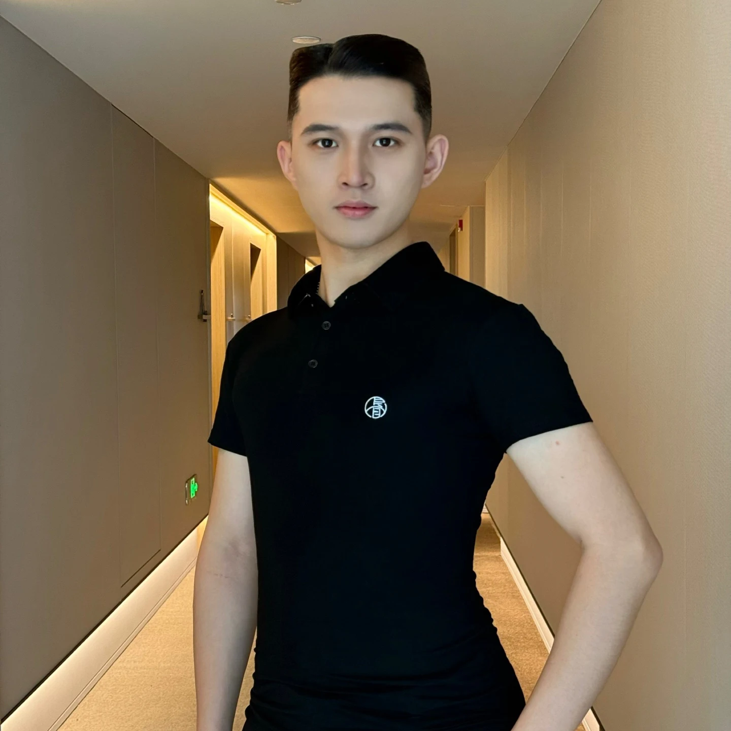 

Мужская одежда для латинских танцев 2024, рубашки поло с короткими рукавами, самба-чача, современные танцевальные выступления, мужская одежда для латинских танцев DN21143