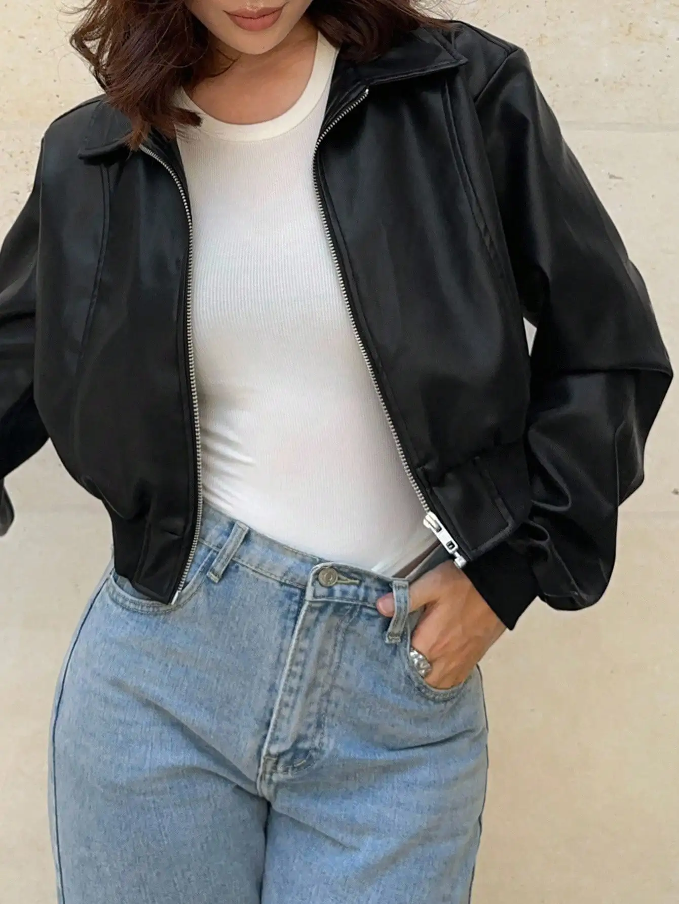 Jaqueta Bomber Feminina em Couro PU com Gola Reversível, Estilo de Rua, Corte Curto