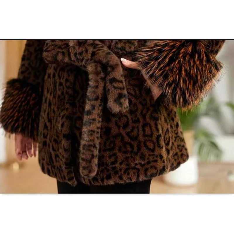 جديد خريف وشتاء 2026 جاكيت جديد من الفرو مطبوع عليه الفهد ملابس خارجية معطف نسائي متوسط الطول فضفاض دافئ بياقة ماو ماو معطف باركر
