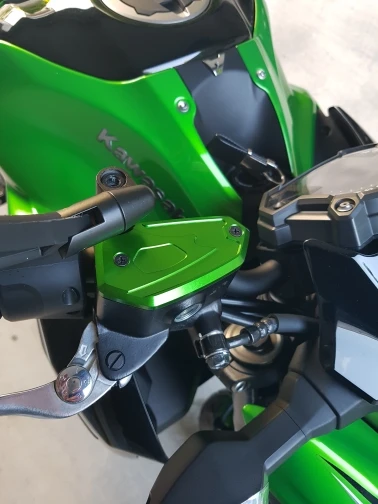 Copertura del tappo del serbatoio del liquido del freno anteriore della moto per Kawasaki Z800 2013 2014 2015 ER6N ER6F Ninja VERSYS 2016 tutti gli anni 650 2022 2021