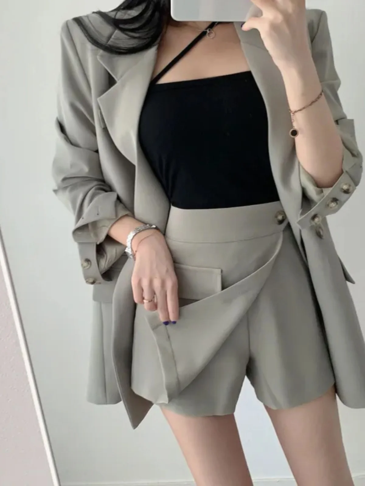 طقم بدلة نسائية أنيقة على الطراز الكوري للتنحيف، مجموعة من قطعتين متعددة الاستخدامات بأكمام طويلة وأزرار، تصميم عصري لمجموعة ...