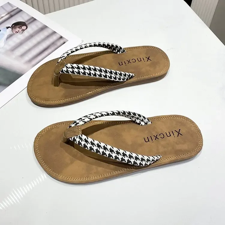 Zapatillas de playa planas para mujer, chanclas informales a la moda, zapatos ligeros informales, 2024