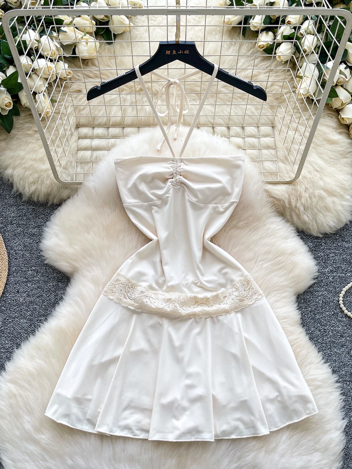 فستان صيفي أنيق من Foamlina فستان نسائي مثير بدون أكمام وظهر نحيف مجوف من الدانتيل فستان قصير على شكل حرف A ملابس للمواعدة الجميلة