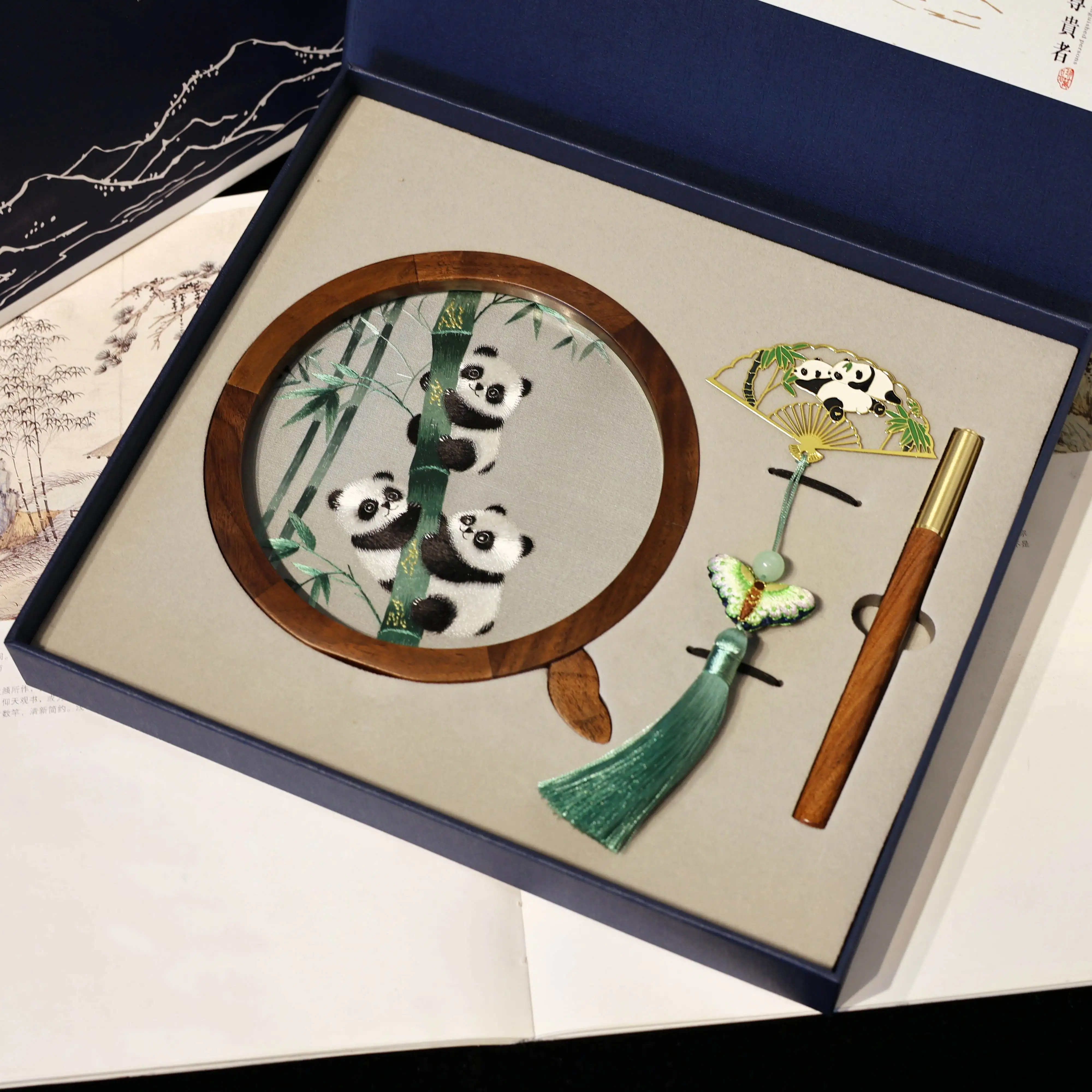 Suzhou Double Sided Embroidery Gift Set Walnut Decoration Bookmark Chinese Characteristic Business Partner