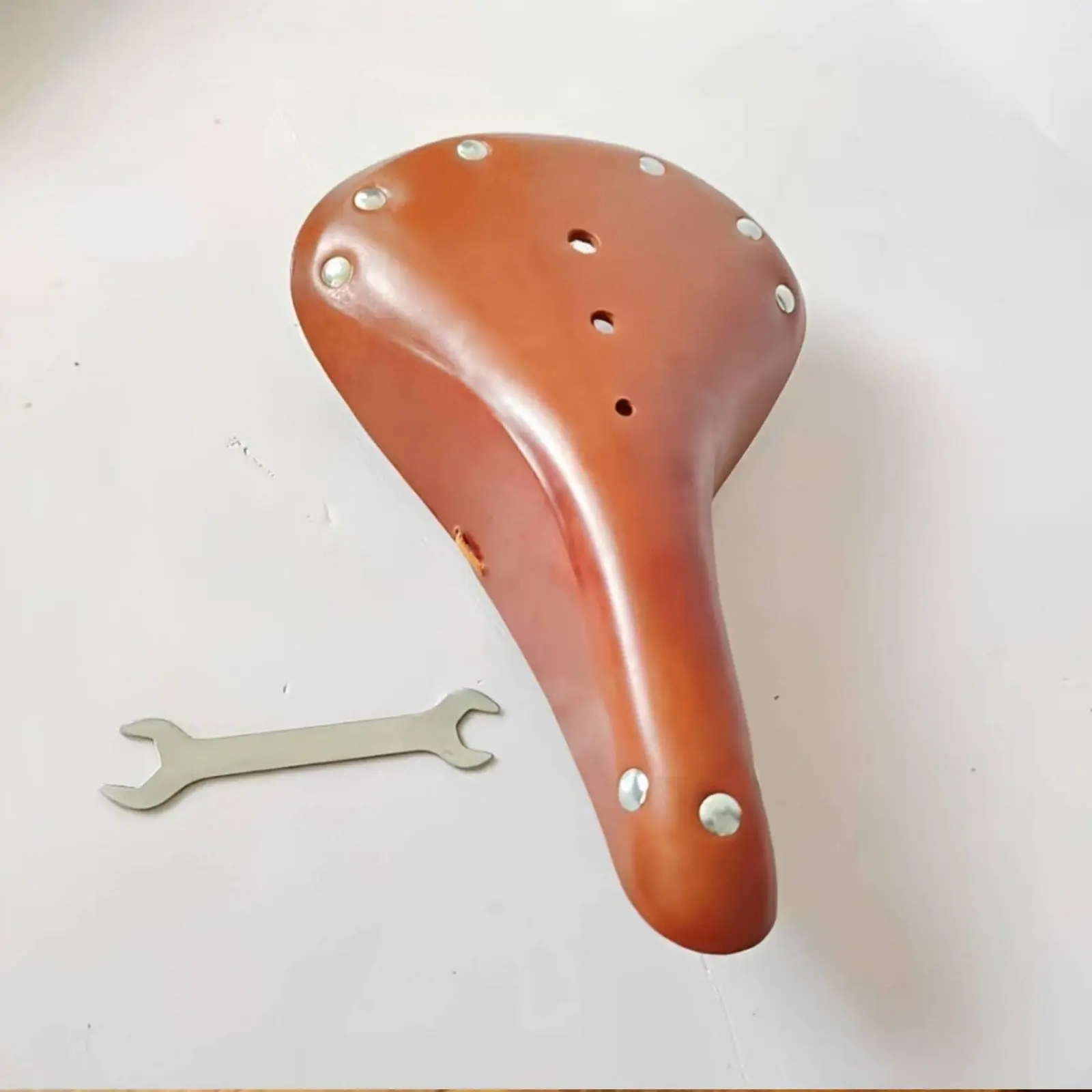 Universal Retro Leather Bicycle Saddle with Contoured Ergonomic Design Breathable Comfort Seat for Road Mountain Folding Bikes