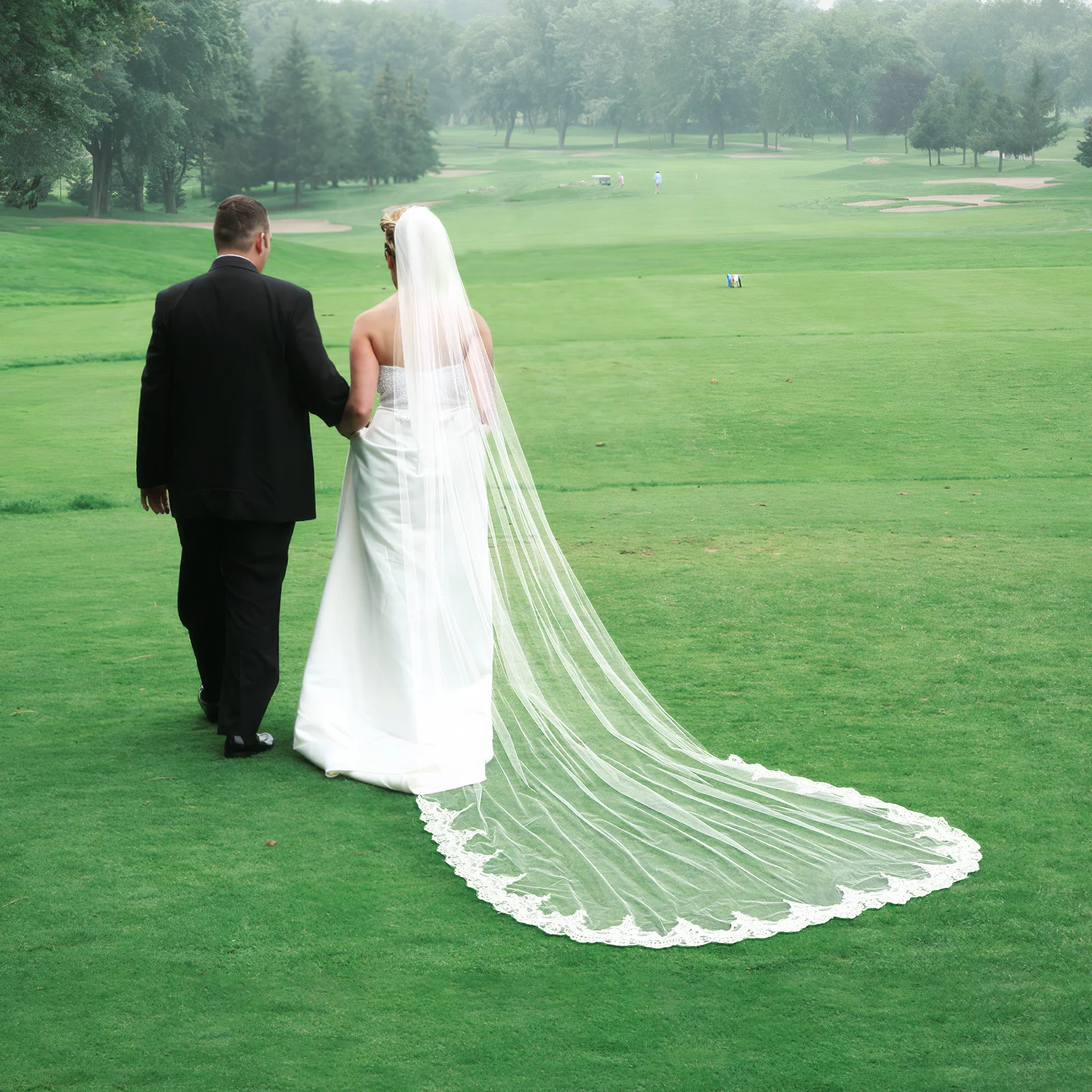 

Single Layer Wedding Veil Embroidered Lace Edge Floor Length Bridal Long Veil Comb Wedding Accessory Lace Veils for Bridal