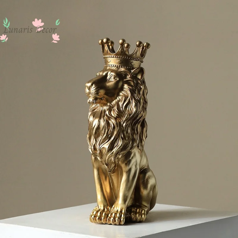 

Light luxury medieval crown lion ornament high-end sense niche living room study bedroom decorative art