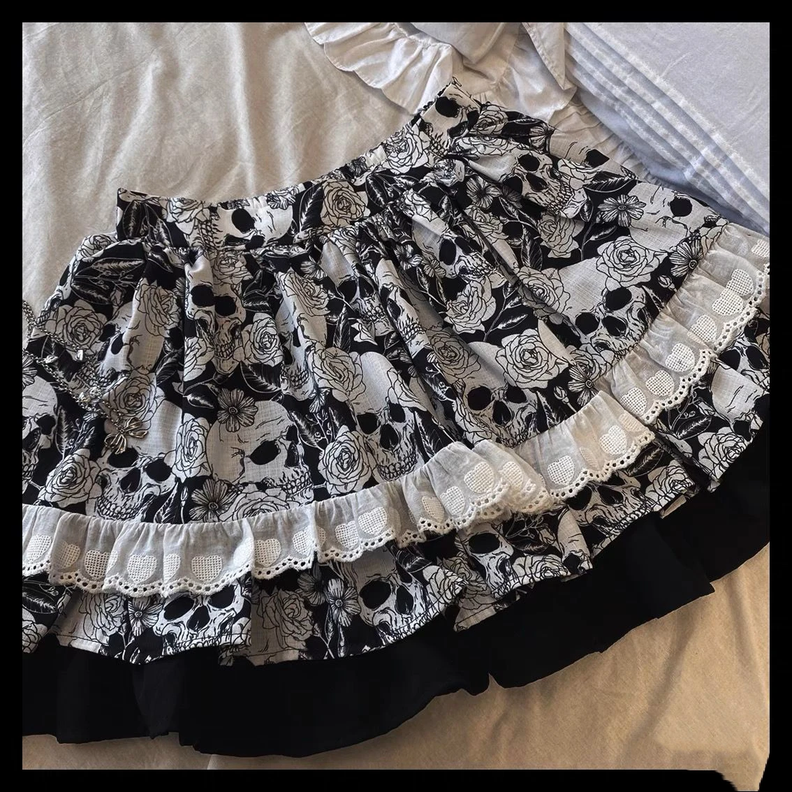 Hot Girl's Black White Goth Half Skirt -Skull & Rose Print A-Line Cake Skirt, Lace Ruffle Layered Sweet Punk Skirt Spring Summer