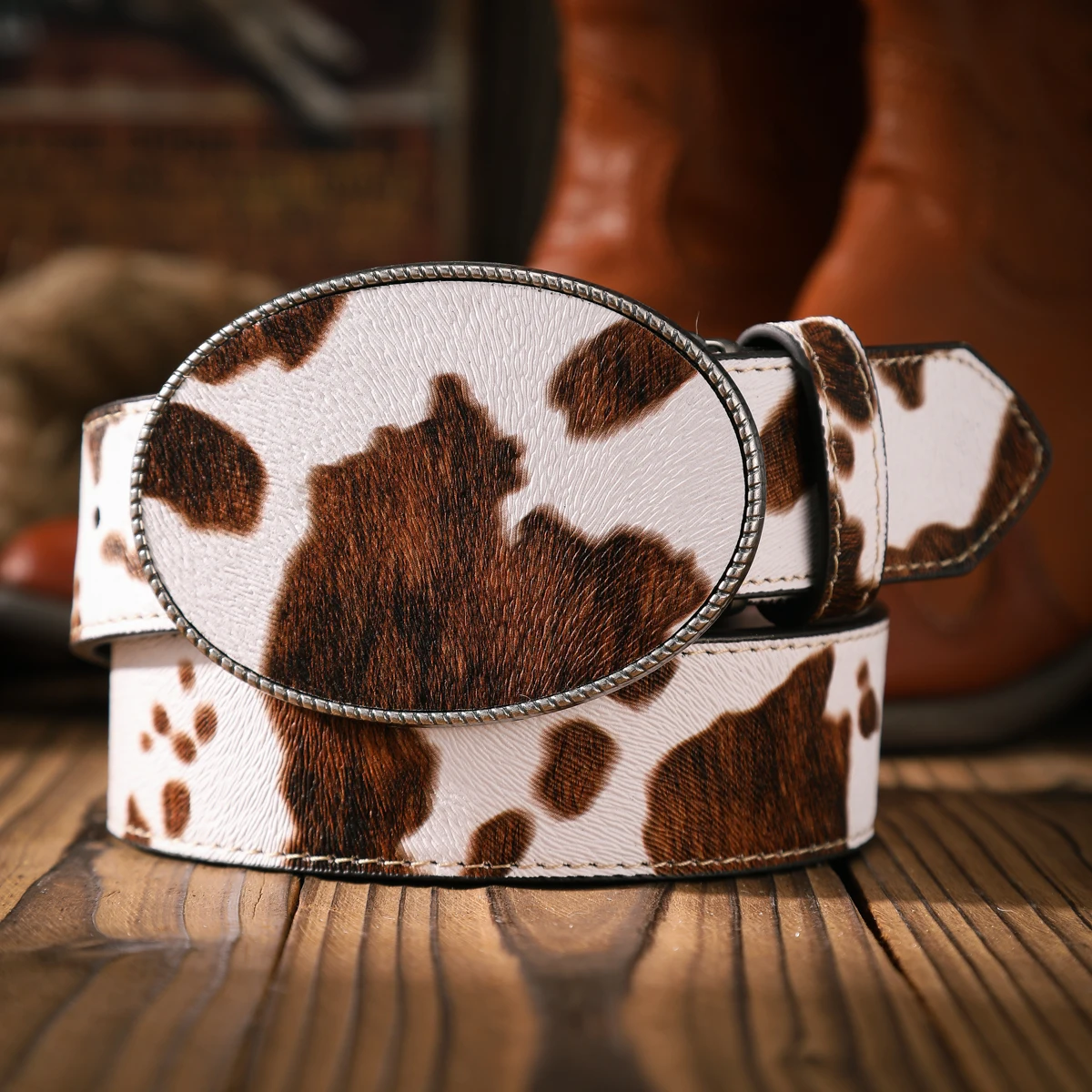 Ein lässiger und retroer Gürtel, ein Taillenaccessoire für Kleidung im Western-Stil, Metallschnalle, PU-Gürtel, geeignet für Männer und Frauen. – Detail 5