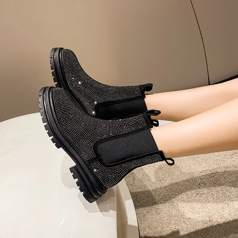 Kobieta płaskie buty kryształowe jesienne buty okrągłe Toe Chelsea Boots-kobiety niskie Rhinestone panie Rock Lolita guma 2023 kostki podstawowe S