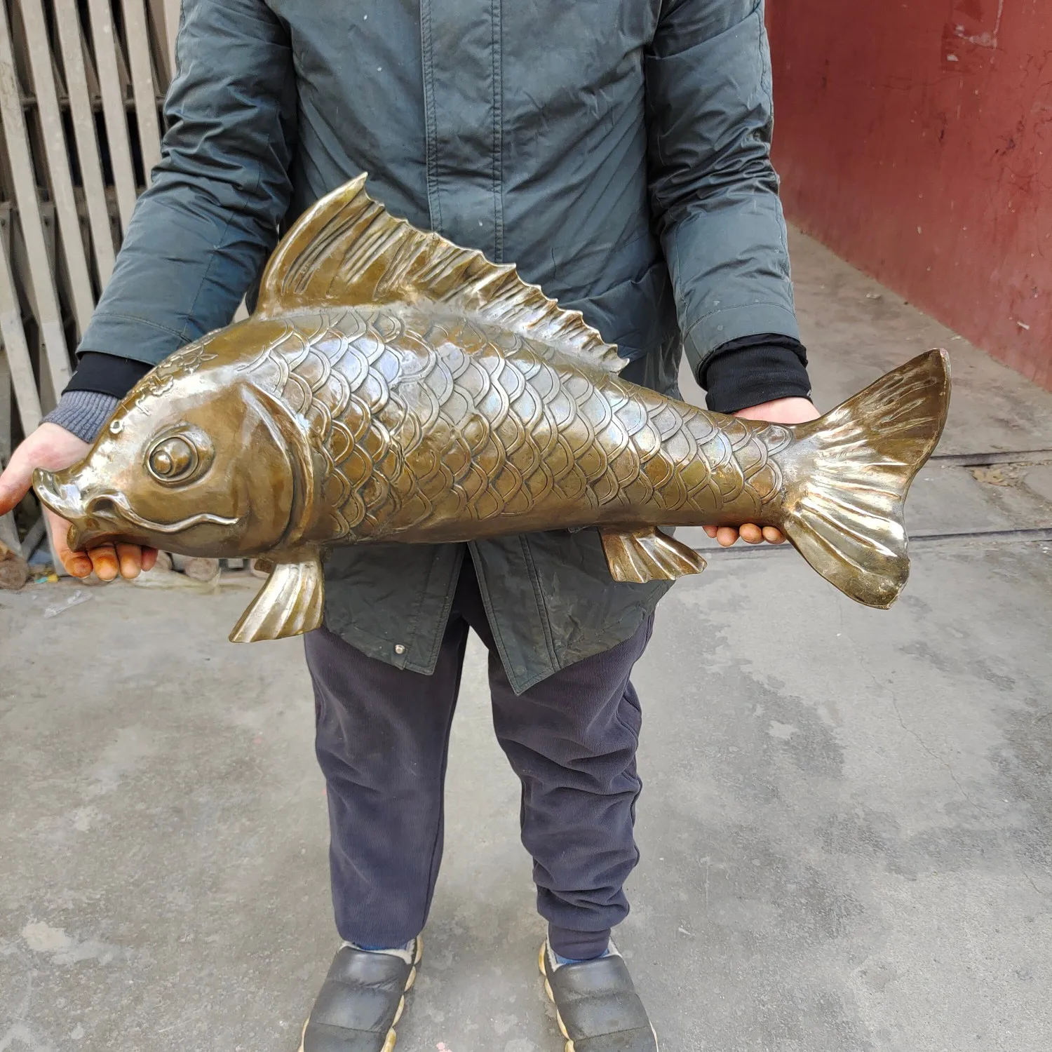 Boutique antique brass ware with annual surplus collection copper carp ornaments for home decoration  living room decoration