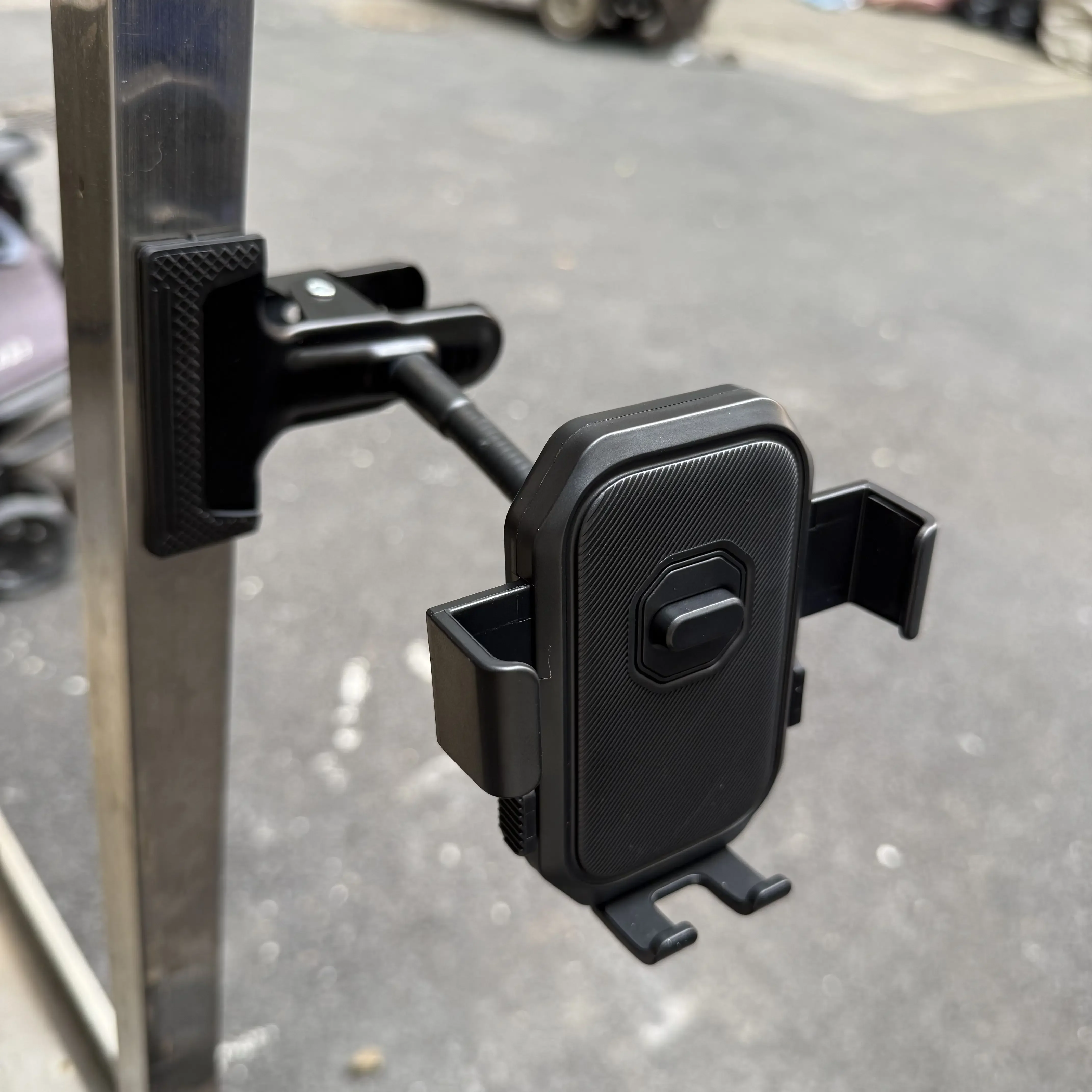 

360 Degree Rotation Metal Mobile Phone Holder with Strong Clamp Desktop Hose for Stall Car Live Streaming Multi-functional Stand