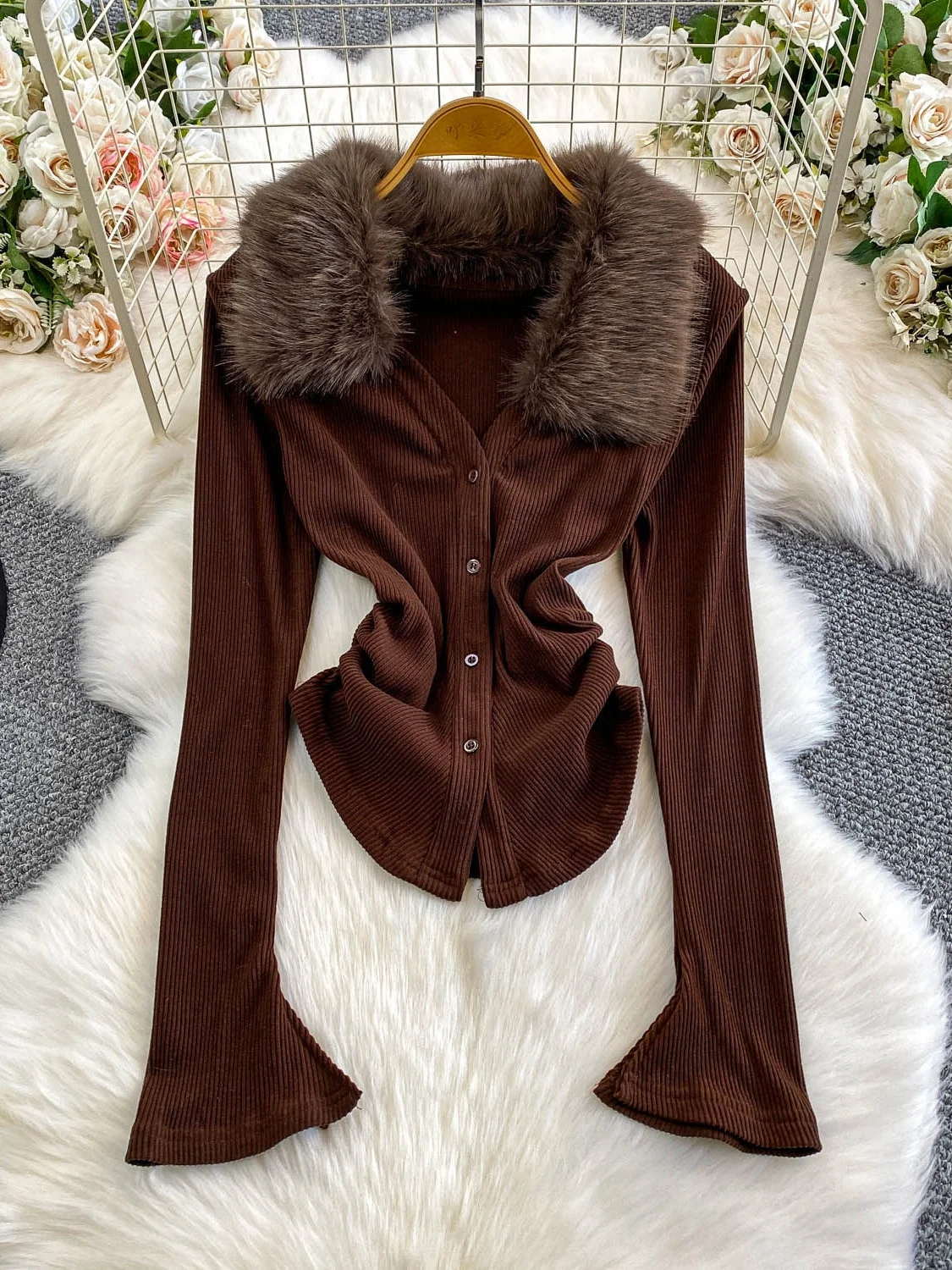 เสื้อคลุมคาร์ดิแกนเปิดไหล่ทรงวีเซ็กซี่สำหรับผู้หญิง ป้องกันริ้วรอย แต่งขนเฟอร์ จับจีบ ช่วยให้ดูผอม เอวเข้ารูป สไตล์เกาหลี เหมาะสำหรับใส่ไปทำงาน