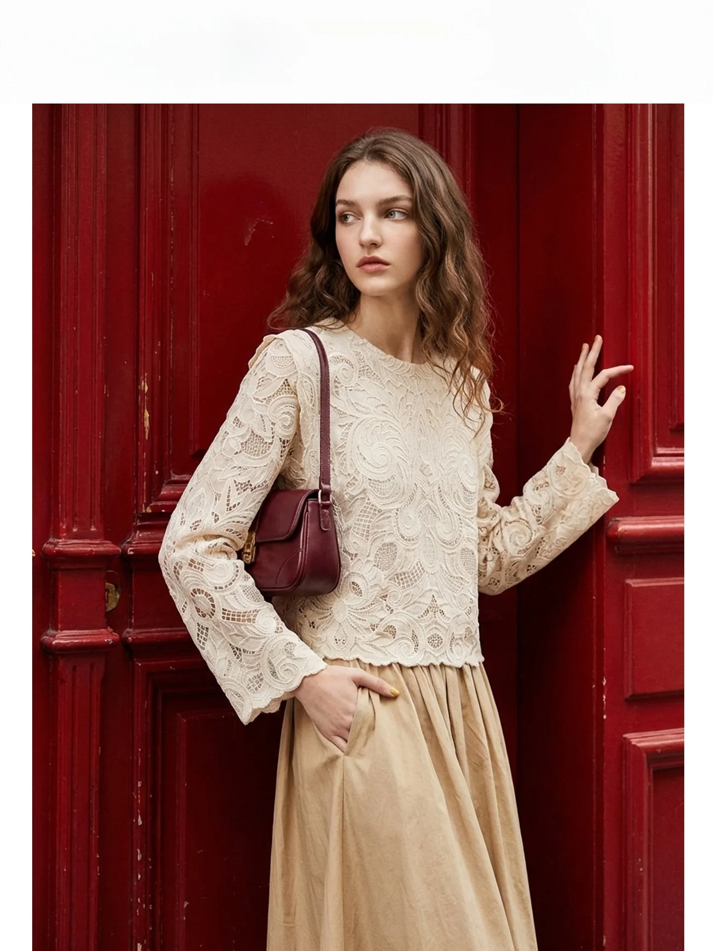 

Ретро-блузка с тяжелой вышивкой и кружевом, женская, для ранней весны, в дворцовом стиле, с ажурными цветочными вставками, имитация двухслойности, с длинными рукавами