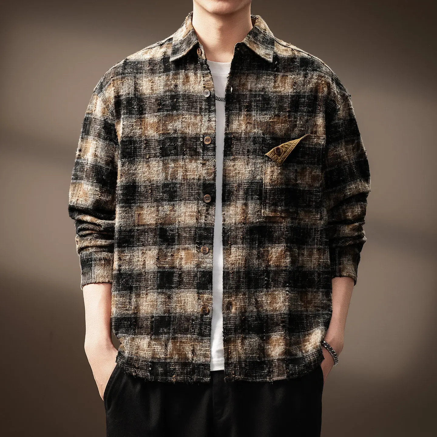 The new high-end retro checkered long-sleeved shirt and loose, casual, versatile workwear lapel jacket from Chaonan Chunqiu