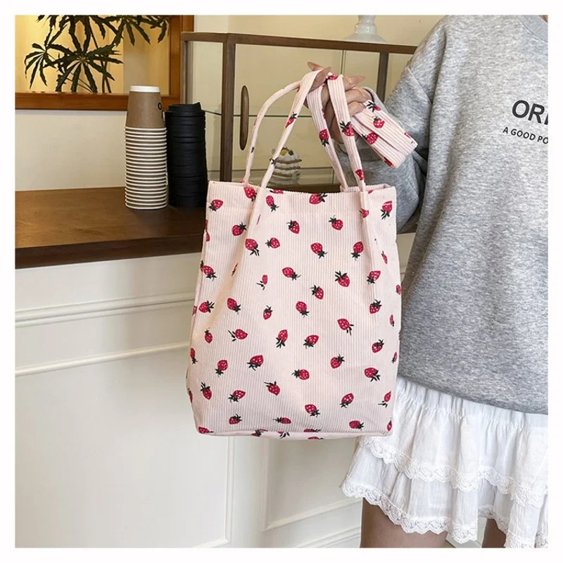 

Classic Leather Handbag For Women With Crossbody Versatility Vintage Fashionable Appeal And Simple Elegance