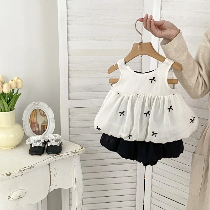 

2026New stylish summer two-piece set for girls: super cute bowknot tank top and versatile bud-shaped shorts set