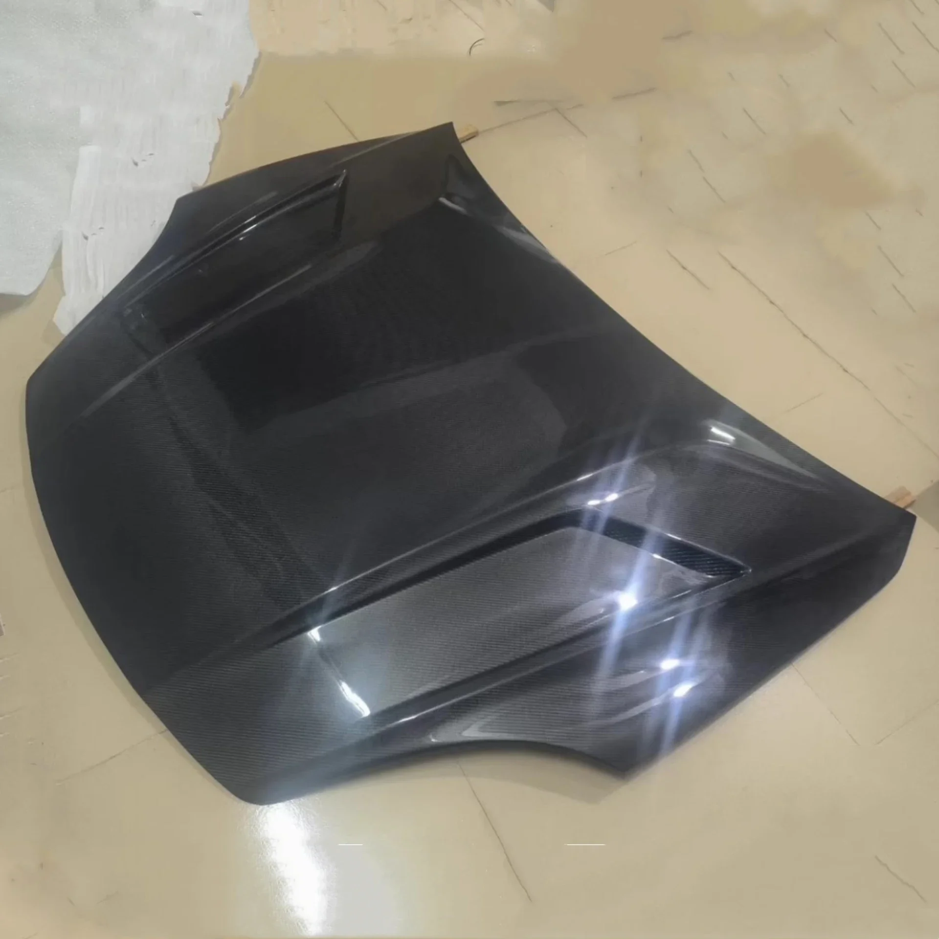 

New Style Carbon Fiber Engine Cover Engine Hood for Porsche Cayenne Modified Light Weight Bonnet Car Accessories