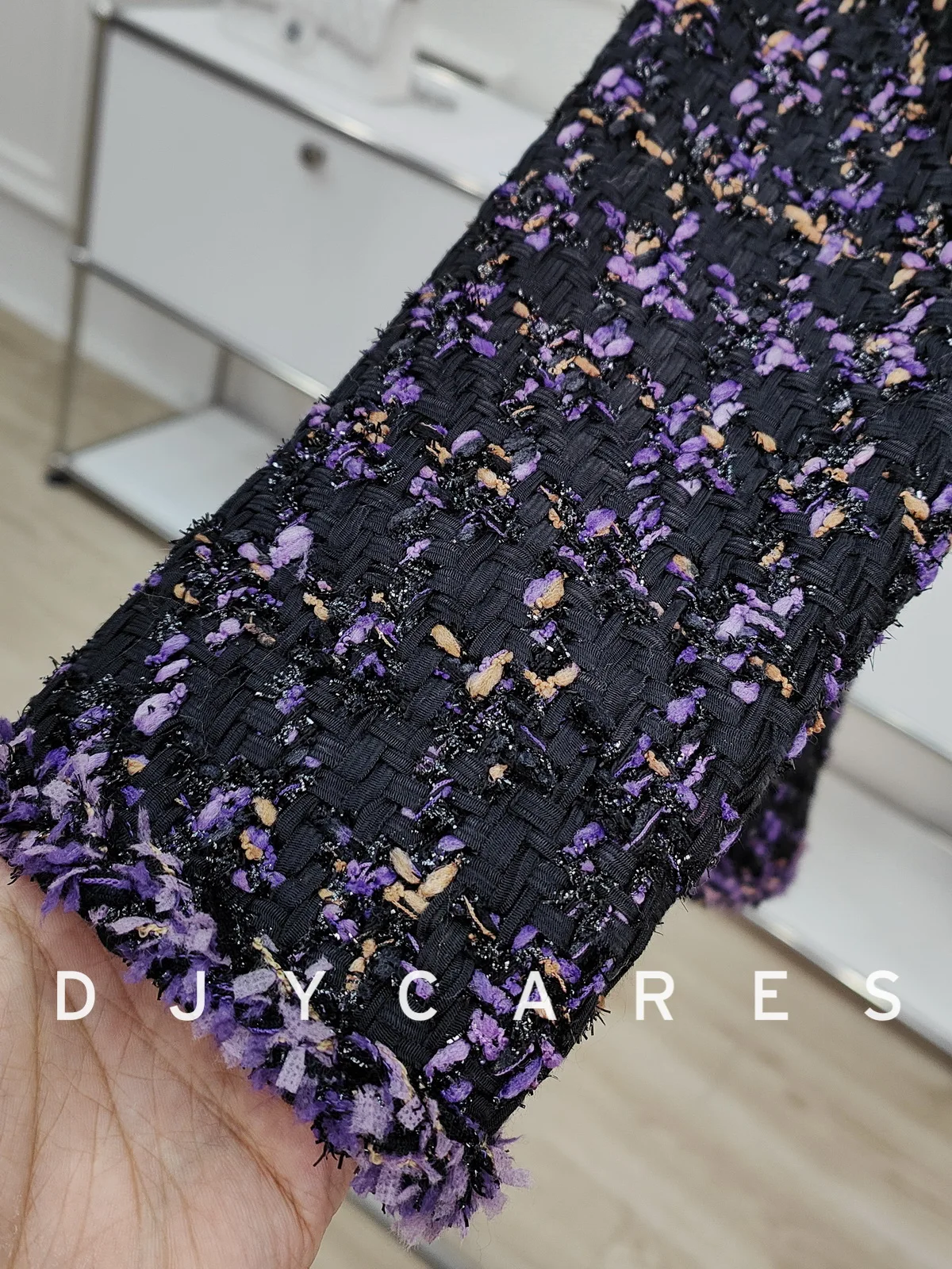 Neues mittellanges Jackenoberteil aus grobem Tweed für Herbst und Winter sowie dicke lila Baumwolljacke in großen Größen