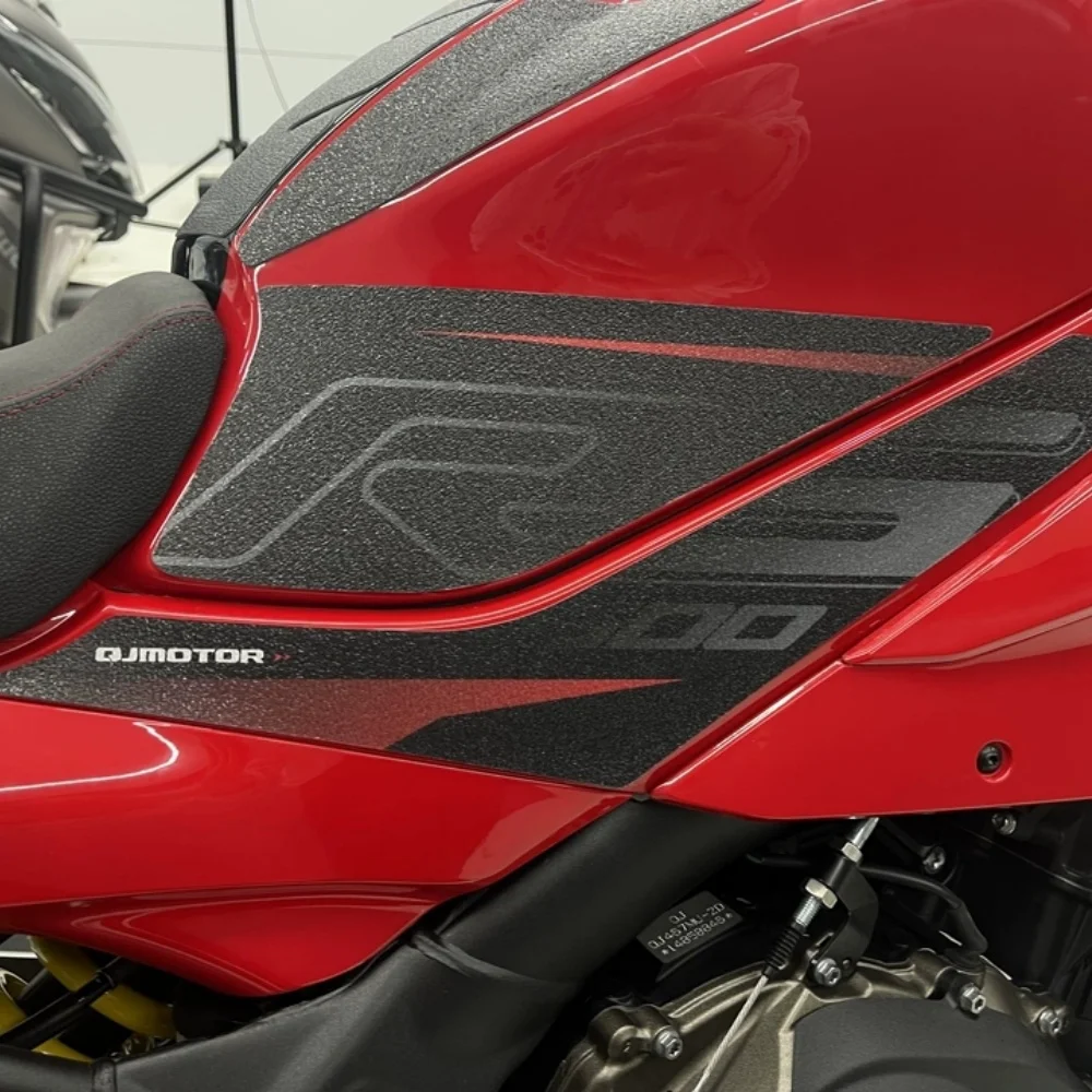 Anti-slip fuel tank sticker, herringbone pattern, anti-wear and anti-scratch protective film for QJMOTOR SRK600RS and SRK800RS