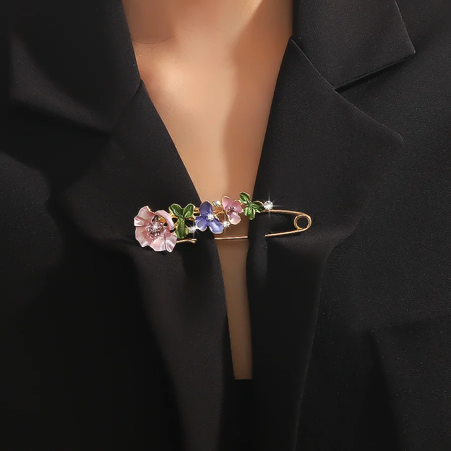 Sweet Flower Shape Lapel Pin Inlaid Shiny Rhinestones Brooches All-match Versatile Corsage Accessories image 3