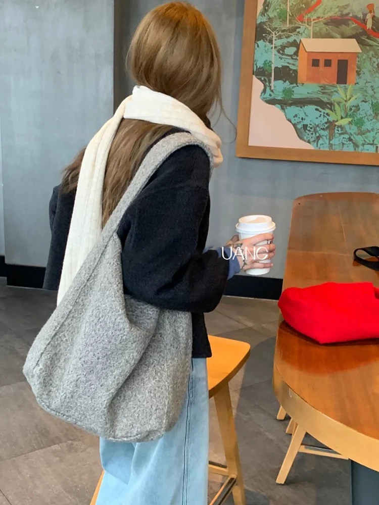 New Autumn And Winter Woolen Large Capacity Bucket Shaped Shoulder Bag Simple And Casual Versatile And Portable Women Bag Trendy