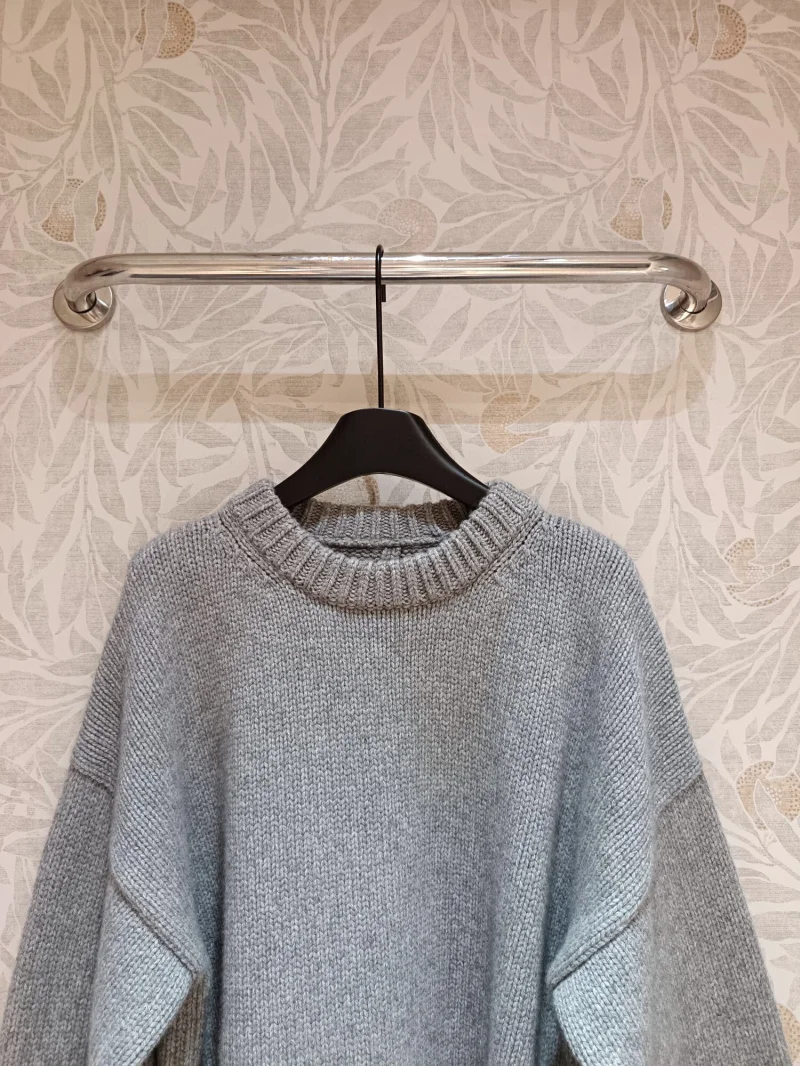 2024 Autumn/Winter New Women's Sweater Exquisite College Style Reduced Age Round Neck Knitted Shoulder Casual Sweater