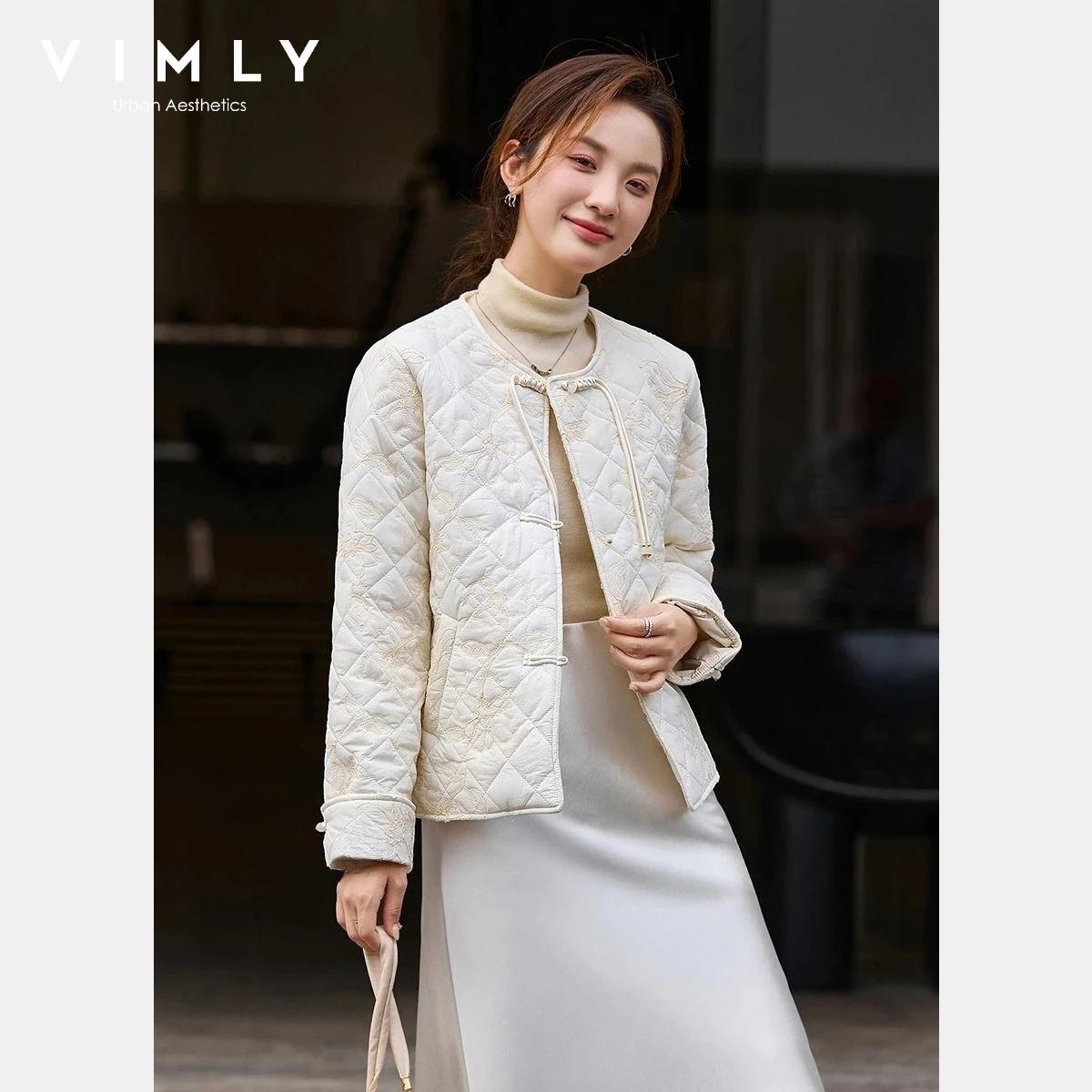 

VIMLY Women's Winter Jacket 2025 Chinese Style Embroidery Round Neck Quilted Short Parka Thick Keep Warm Woman Coats A3018