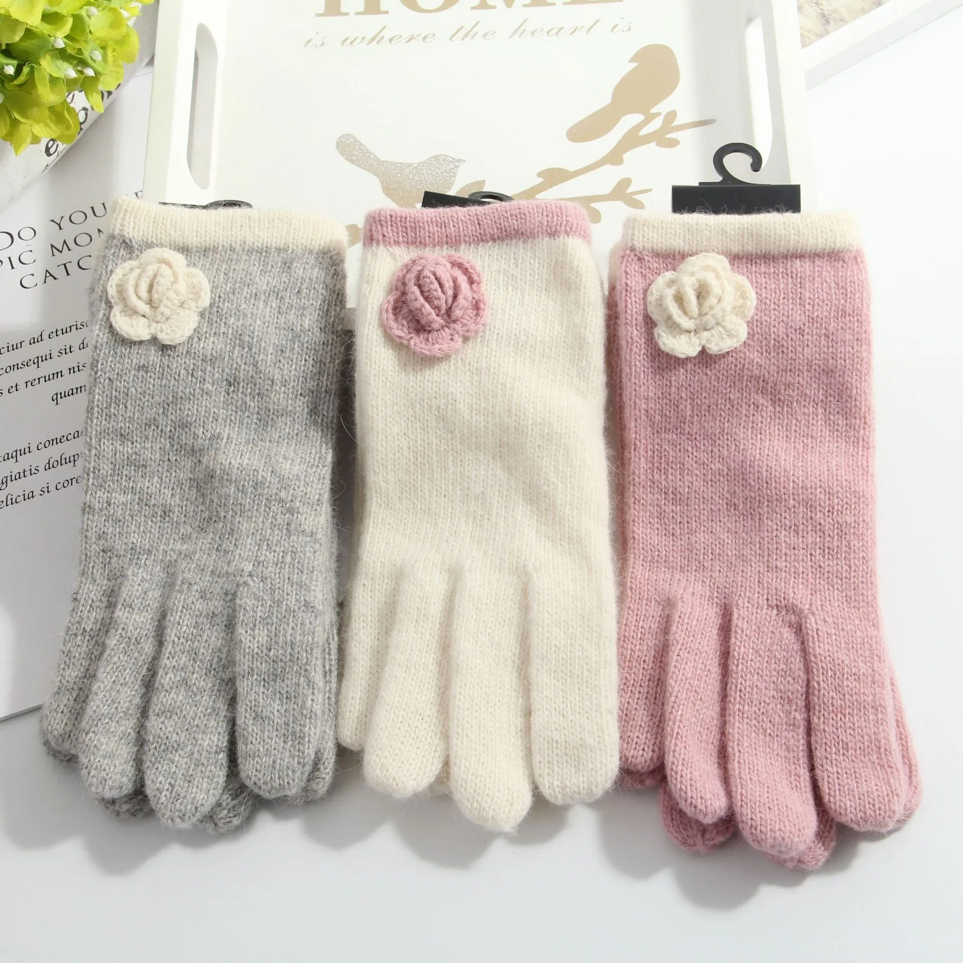 New Women Winter Knitting Flower Bow Printing Plush Soft Five Finger Gloves Women Outdoor Warm Gloves Pink Colors Gloves