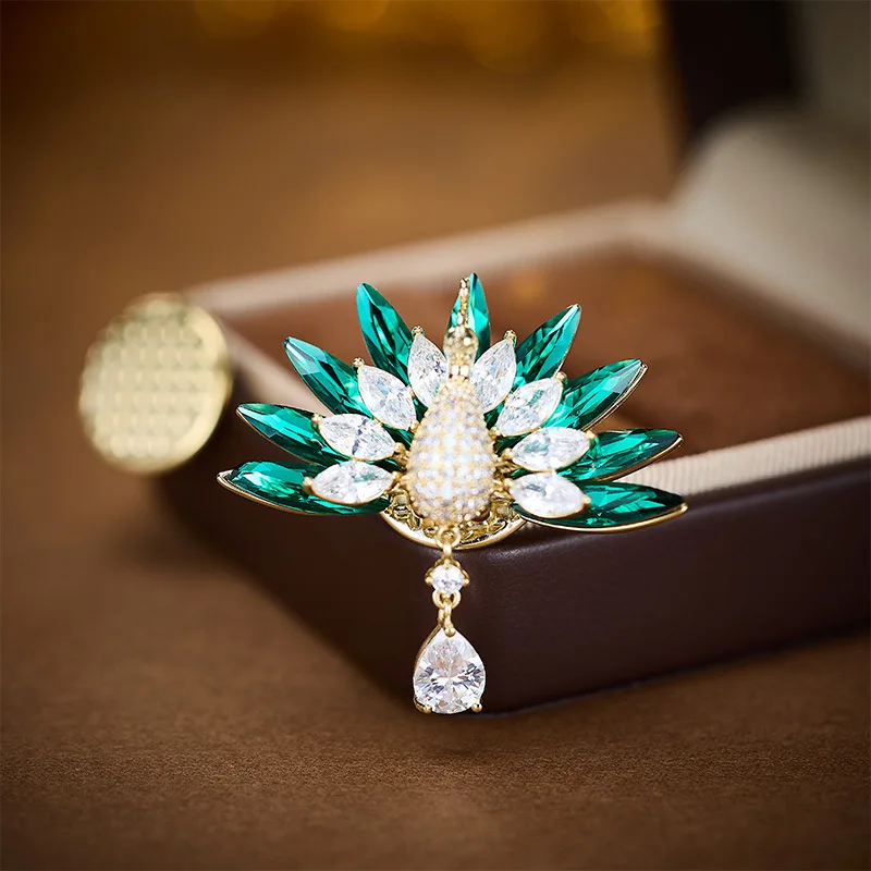 Broche de cristal de pavo real Fénix con piedra magnética, accesorio elegante para camisa de traje para mujer, novedad de 2025