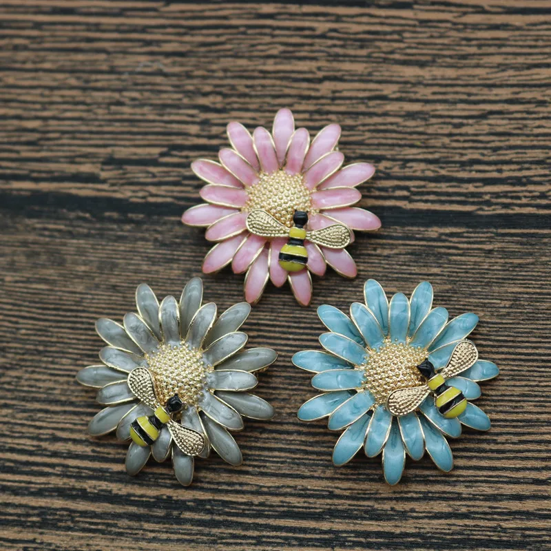 Vintage Jewelry Accessories Wholesale Luxury Designer Sunflower Flamingo Bee Flower Enamel Cute Brooch Pin for Women Clothes