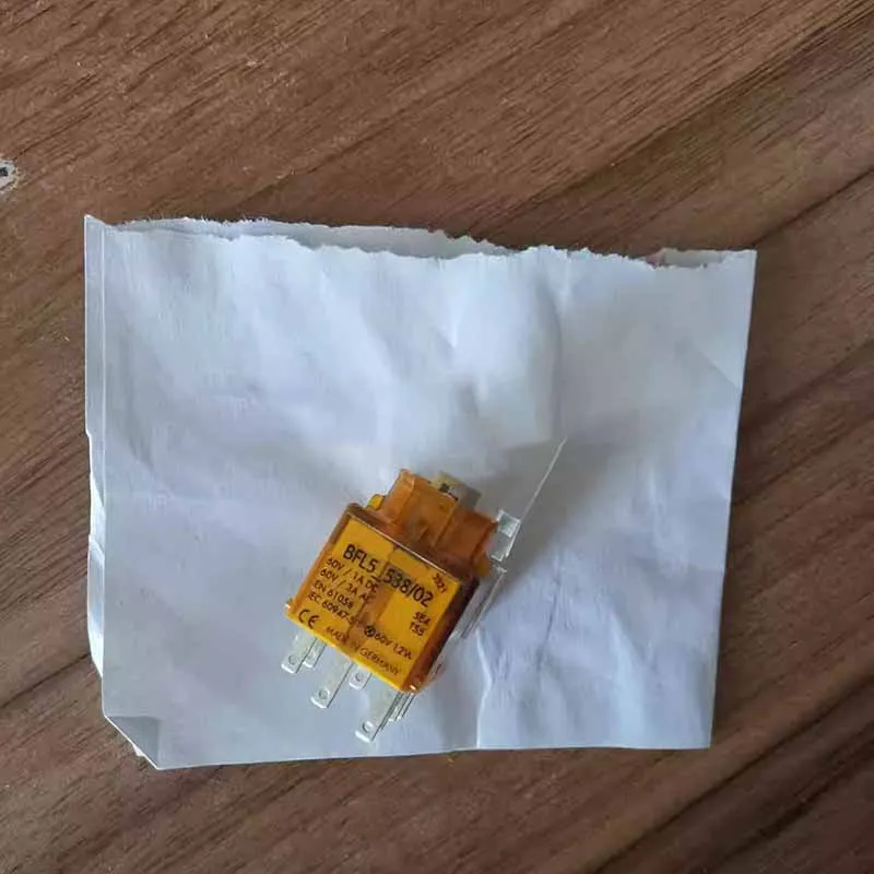 

1 шт. новый контакт для SCHLEGEL BFL5-538/02 IEC 60947-5-1